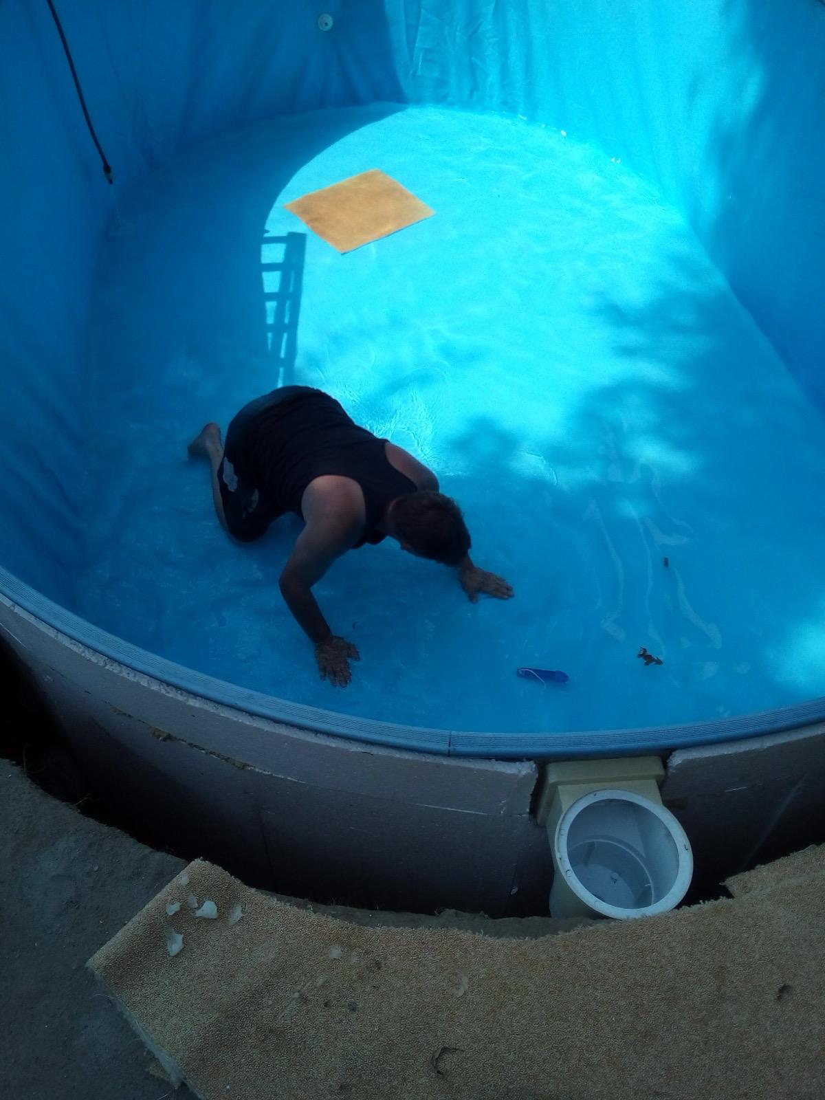 Verlegen der Pool-Innenfolie